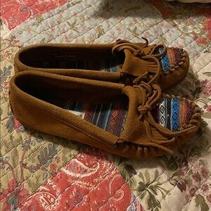 Minnetonka Moccasins 402K Kilty Hardsole Brown Suede Moccasin